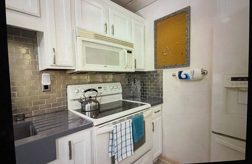 Pensacola House | Pensacola Beach-Gulf Breeze FL 2-bedroom Townhouse: Pool, Clubhouse, backyard