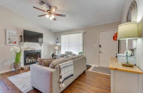 Ferry Pass House | Pensacola Condo w/Patio by Hospitals & Dining