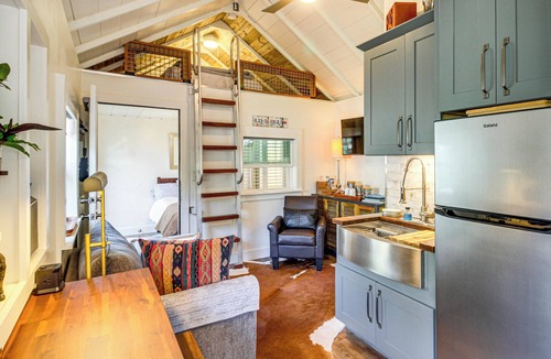 East Hill House | Pensacola Tiny House < 1 Mi to Bayview Park!