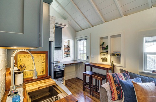 East Hill House | Pensacola Tiny House < 1 Mi to Bayview Park!