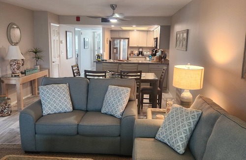 Sanibel Condo | Penthouse Ocean View Lanai Steps to Beach Top Floor Privacy Sanibel 2BR