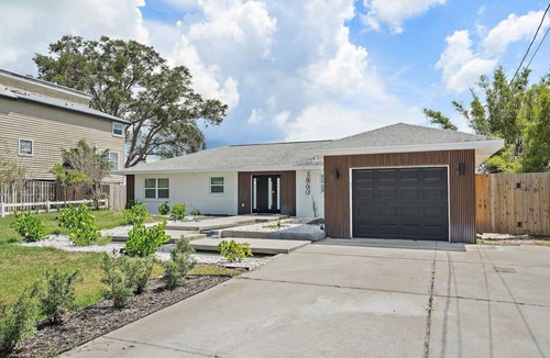 Clearwater House | Perfect 3-bedroom house with a Pool and Spa in serene Clearwater