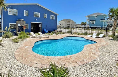 Villa Segunda House | Perfect 4 bdrm home w/ private pool & volleyball court - Steps to the beach!