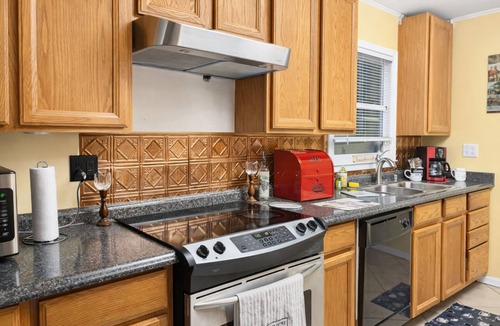 Mobile House | Perfect 4-bedroom house with AC in nice Mobile neighborhood
