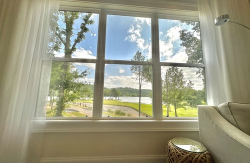 Cedar Bluff House | Perfect Escape to "Stilts". Lake, Pool, Hottub, kayaks, and countless fun!
