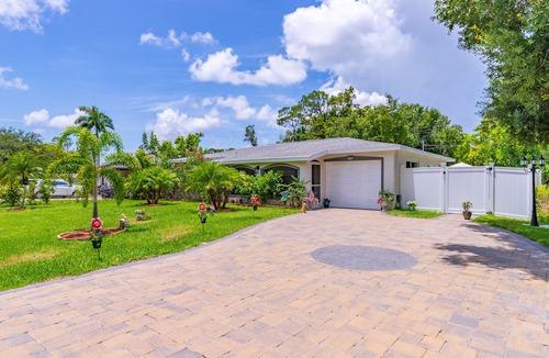 Villas House | PERFECT GETAWAY FOR FAMILY REUNIONS , WEDDINGS, ESPORTS TEAMS! HEATED POOL!