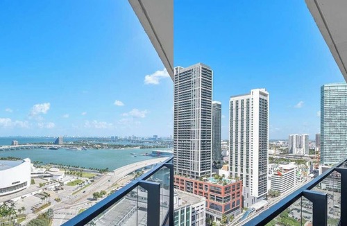 Downtown Miami Apartment | Perfect Group Stay: 6BR/2 Kitchens/2 Living Rooms