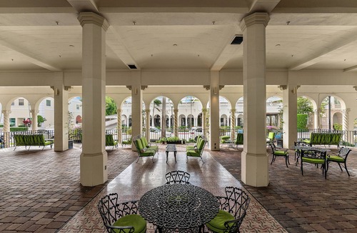 Palm Beach Condo | Perfect Palm Beach Location #2, spacious Condo, WiFi, AC in fabulous Palm Beach.