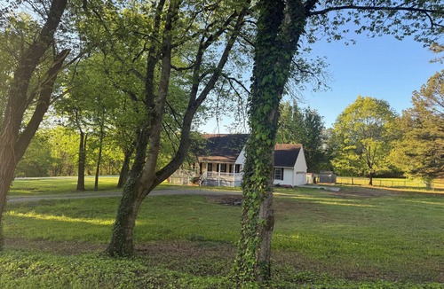 Laceys Spring House | Perfect weekend getaway or extended stay n close to everything