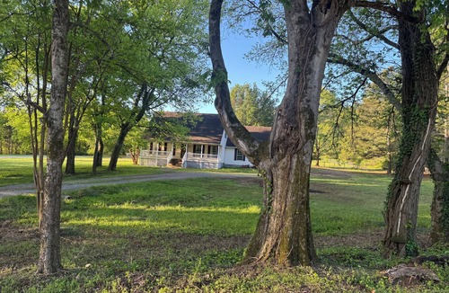 Laceys Spring House | Perfect weekend getaway or extended stay n close to everything