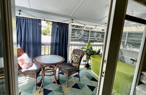 Gulfport House | Pet friendly cottage 1 block to beach fenced in yard with pergola & outdoor tub