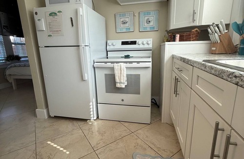 Pass-a-Grille House | Pet-Friendly Cozy Beach Bungalow | 1 Min to Pass-a-Grille Beach with Parking