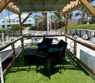 Merritt Island Boat Rental | Pet-Friendly Equipped Boat Rental with Private Rooftop Deck and Views in Florida