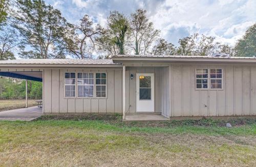 Eutaw House | Pet-Friendly Eutaw Home Near Historic Square