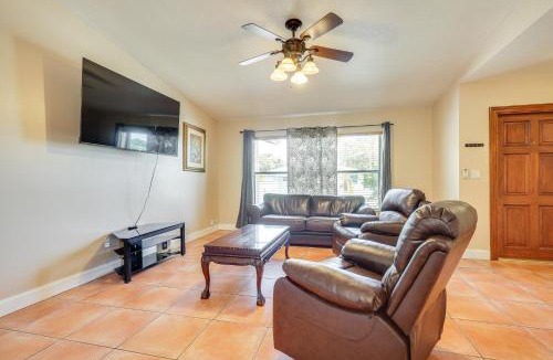 Palmetto Estates House | Pet-Friendly Home w/Yard ~ 3 Mi to Zoo Miami!