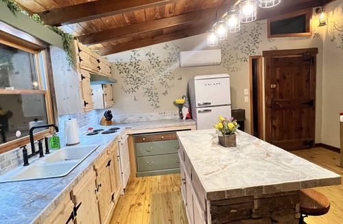 Titus Cottage | Pet Friendly -Lake Access- Single nights available