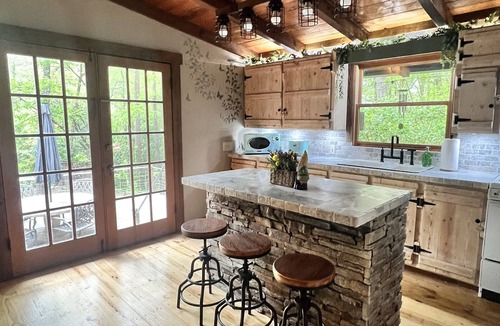 Titus Cottage | Pet Friendly -Lake Access- Single nights available