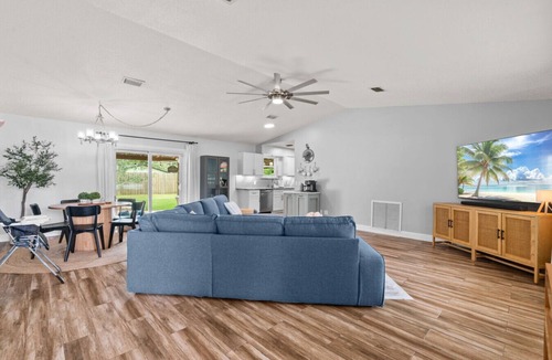 Golden Glades - The Woods House | Pet-Friendly Paradise | Pool Backyard Oasis 3BR