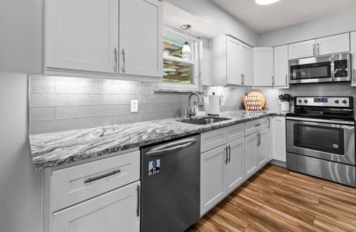 Golden Glades - The Woods House | Pet-Friendly Paradise | Pool Backyard Oasis 3BR