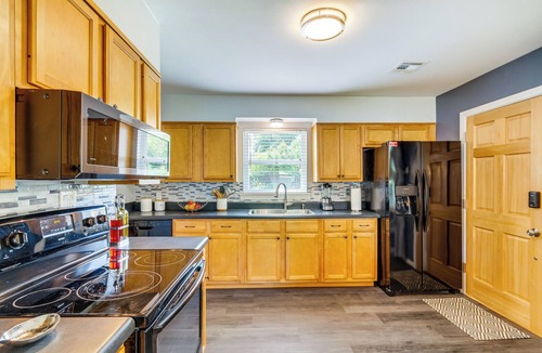 Southeast Pensacola Cottage | Pet-friendly Pensacola Home w/Sunny Backyard!