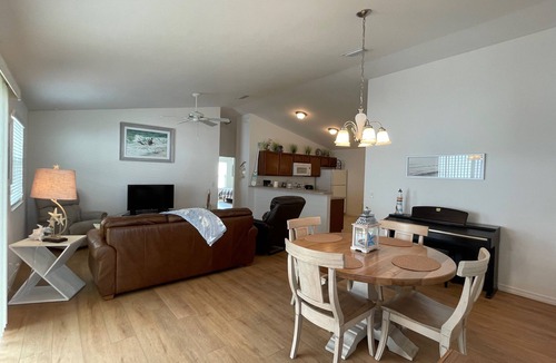 The Villages House | Pet-Friendly Retreat near Brownwood Paddock Square in The Villages.