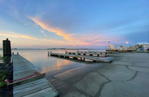 Dauphin Island House | Pet Friendly Tranquil Cottage with Fire-Pit and Seasonal Hot Tub Sept-March Minutes to BEACHES