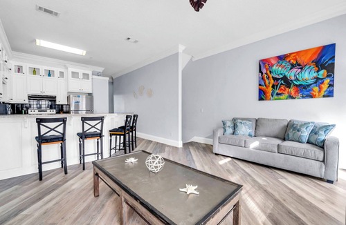 El Centro Beach House | ☀️Pet Friendly | Pool | Walk to Beach Access | Livin' La Villa Loca☀️