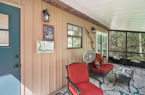Dunnellon House | Pet safe fenced backyard on Withlacoochee River Kayaks Bikes internet provided