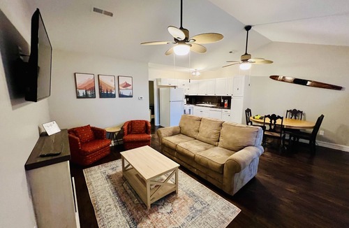 Lincoln Apartment | Pet’s love “The Bachelor” Lakefront Apt @ Sunset Estates