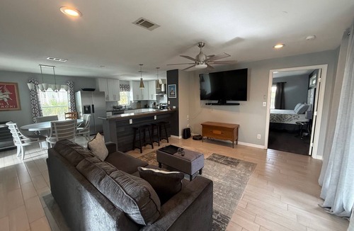 Toilla Segunda House | Piece of Paradise Pensacola Bch 4BD 3BA Home Sleeps 8 4. 3 min walk to the Gulf