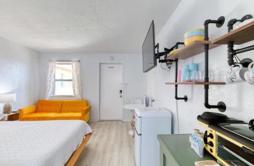 Schulte Park House | Pineapple Shores Retro Inn
