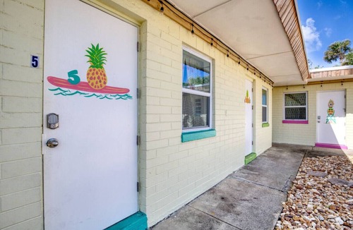 Bridgeport Heights Apartment | Pineapple Shores Retro Inn 5