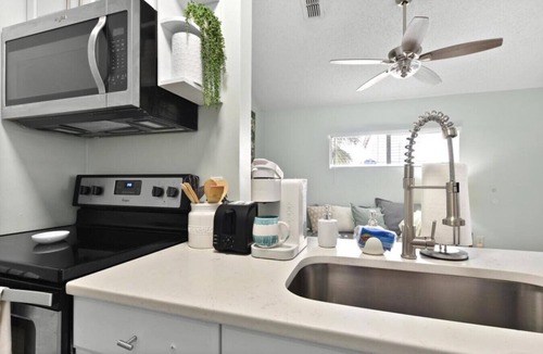 Jacksonville Beach House | Pink Dolphin 3| Beachside Cottage| Walk Everywhere