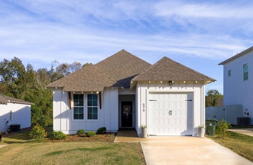 Auburn House | Piper on the Plains: Near Campus