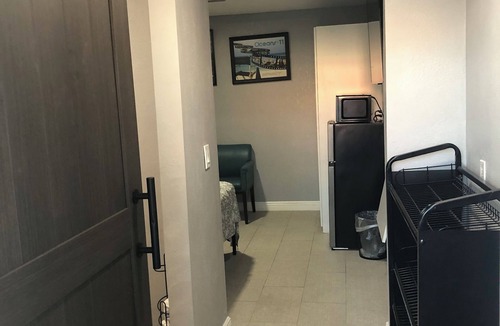 Pinellas Park Apartment | Pleasant 1-bedroom NEW Studio 3 with NEW AC in Pinellas Park
