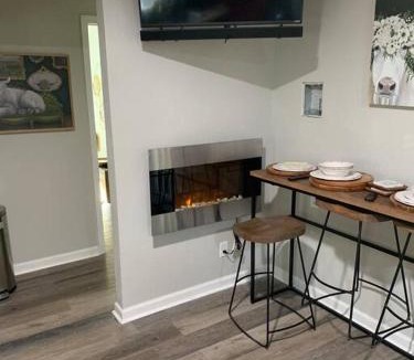 Slidell House | Plenty Parking for Boat ,RV, Trailers w Cars Cozy 2 BDRM COTTAGE