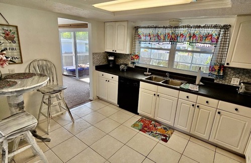 Hampton Homes House | POOL,3 BR Merritt Island, Cocoa Bch, Port Canaveral, USSSA fields,KSC