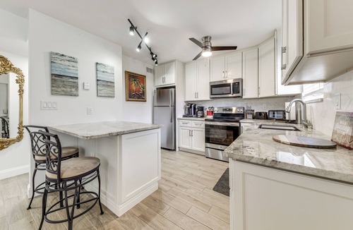 Cypress Point Condo | Pool Access, 1 Mi to Pier! Pompano Beach Condo