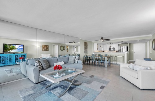 Sunset Beach Condo | 🌴Pool, Beach Access, Workout Room, Best of Bay and Gulf location!🐬Mansions By Th