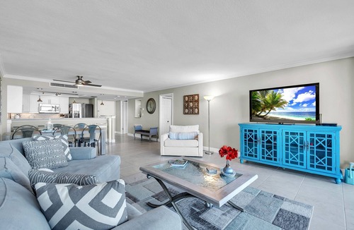 Sunset Beach Condo | 🌴Pool, Beach Access, Workout Room, Best of Bay and Gulf location!🐬Mansions By Th