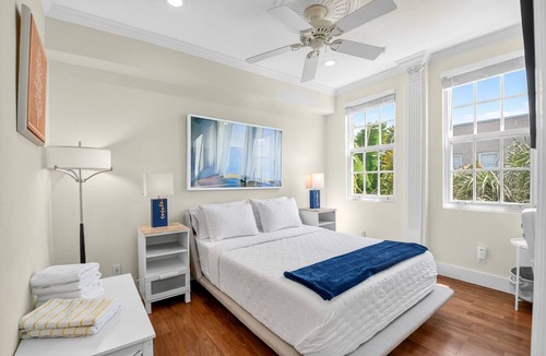 Palm Beach Condo | Pool Beach Getaway Palm Beach 1 Bedroom w/Kitchen
