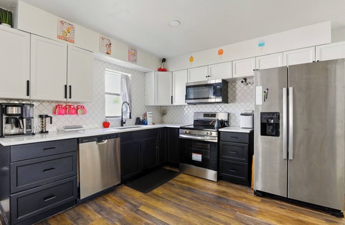 St. Cloud House | Pool+Fire Pit+Grill+Walk to Lake+Close to Disney+Pet Friendly