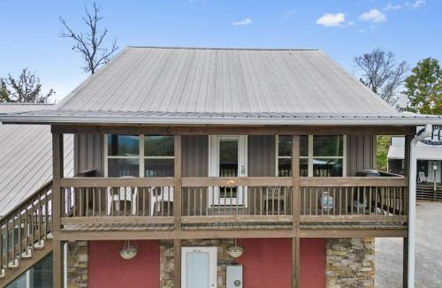Bryant House | Pool Lodge with amazing views