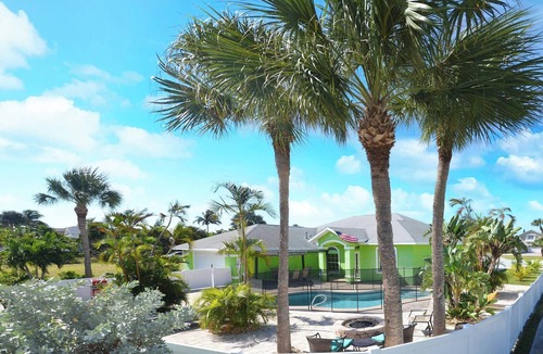 Del Real Townhouse House | Pool Paradise with hot tub, bikes, every beach need, games and more!