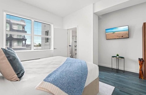 West Avenue Hotel | Pool, Terrace & ATM Onsite! Prime Miami Studio nr Beaches