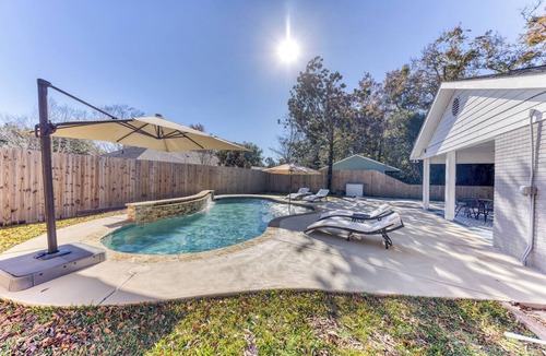 Long Beach House | POOL with Heating option! 6-seater Golf Cart &GameRoom! Walk to Beach &Downtown!
