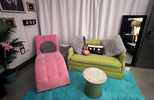 Bearss Plaza Hotel | Pop Culture Luxury Suite Tampa Pool Hot Tub