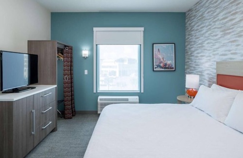 Port Canaveral Hotel | Portside 1BR King Suite w/Outdoor Pool | 0.4 mi Oceanside Distillery