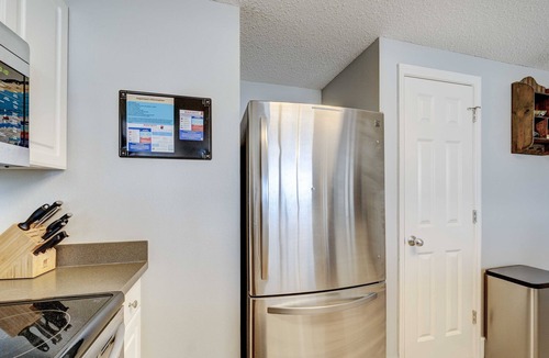 Long Beach Condo | Premium beach front condo- RESERVED PARKING and free beach chair tower 1-305