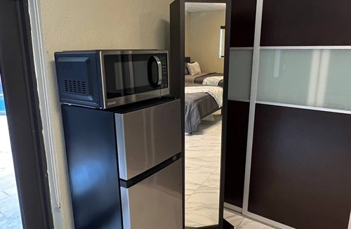 Ludlam Apartment | Premium Cozy hotel suite with WiFi and AC in charming Miami